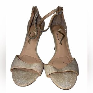 Nina Glittering Silver Heels Size 7.5